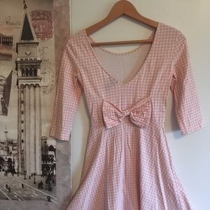 SUPER CUTE BOW DRESS!